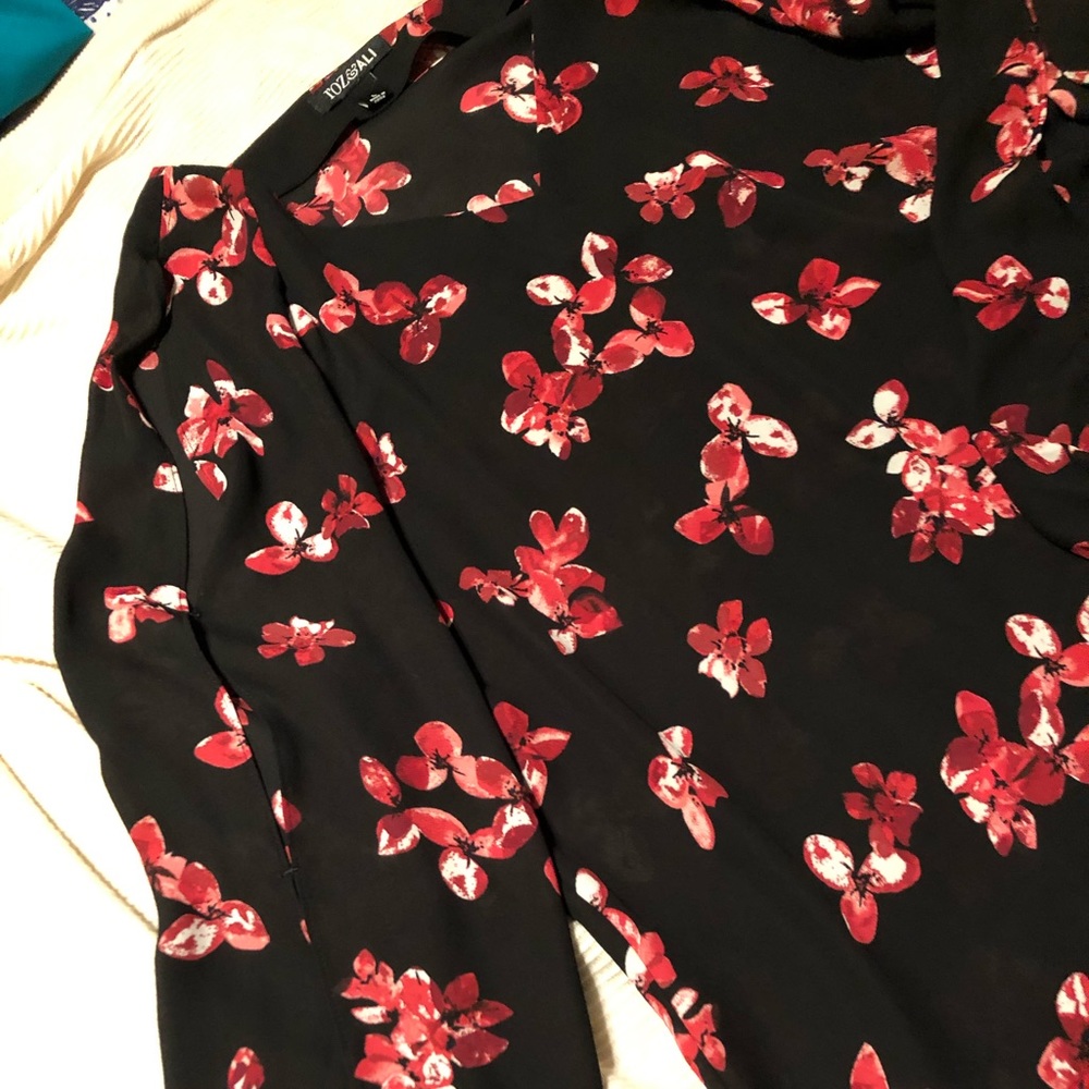 Long sleeve top with open slit on sleeves